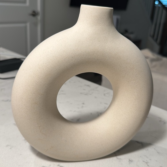 H&M Home Cream Circular Ceramic Vase - Picture 3 of 6